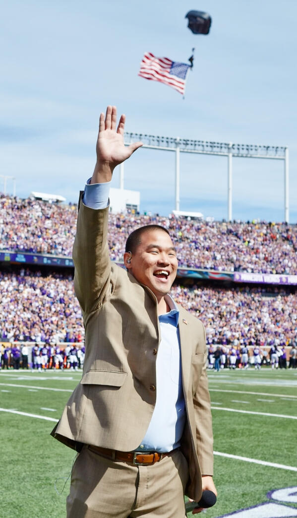 Mark J. Lindquist America's Motivational Speaker Mark J. Lindquist is a $50,000/hour Fortune 500 Motivational Speaker who has performed in 26 countries and all 50 states for over 4 million people throughout his career.